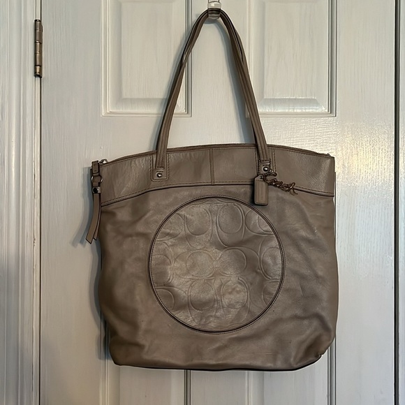 Coach Laura Signature bag - Picture 2 of 16